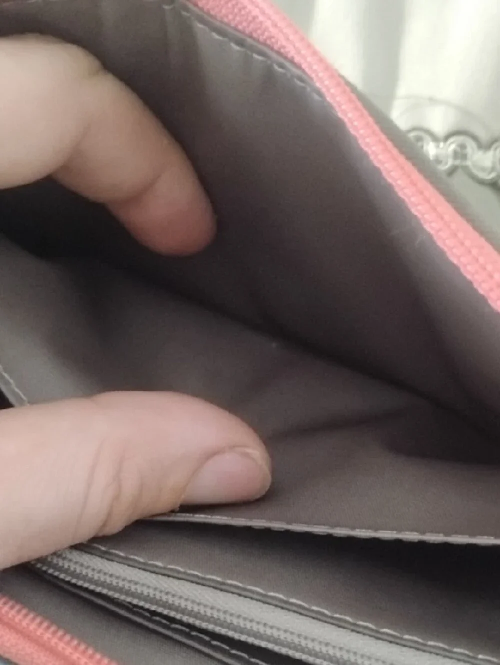 Fossil compact zip